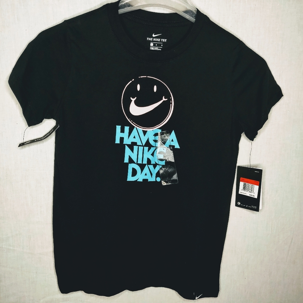 Nike T-shirt, NWT